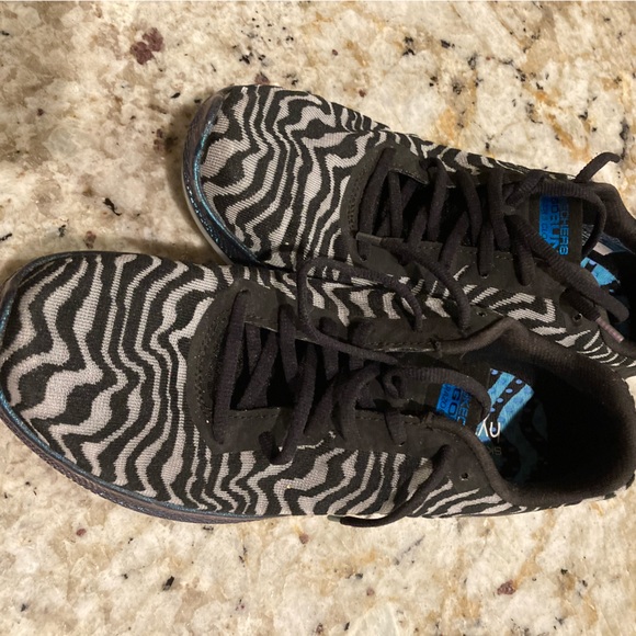 Sketchers Hyper Burst Running Shoe 🏃‍♀️ - Picture 2 of 6